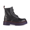 8-Loch Plateau-Stiefeletten aus schwarzem Leder mit violetter Sohle von Aderlass