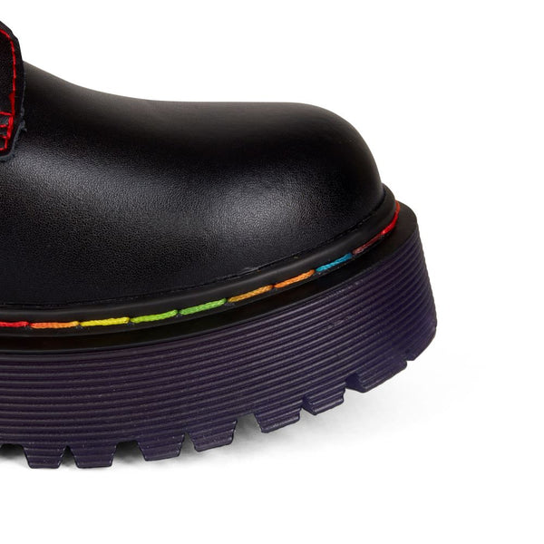 8-Loch Plateau-Stiefeletten aus schwarzem Leder Bunten Schnürsenkeln von Aderlass – Ansicht 3
